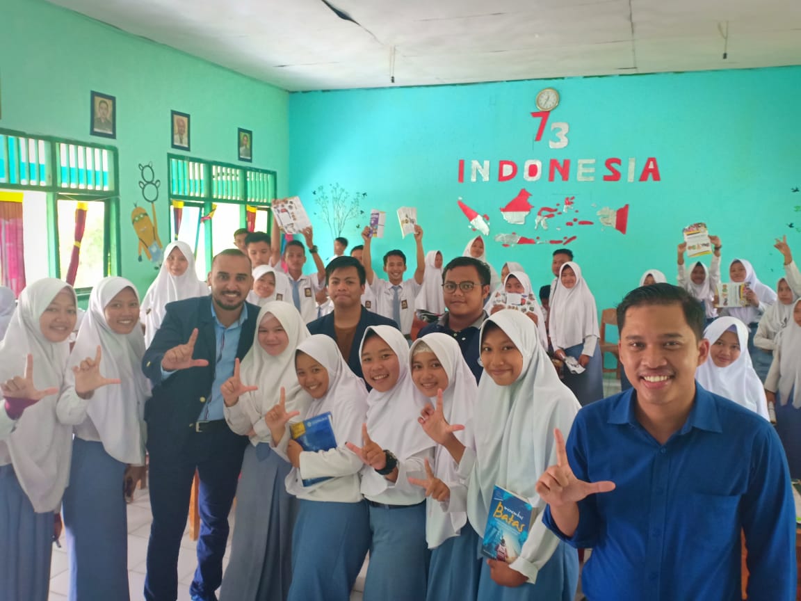 Mahasiswa Asing Darmajaya Ajak Siswa Tanggamus Berani Bermimpi ke Luar Negeri Mahasiswa Asing Darmajaya Ajak Siswa Tanggamus Berani Bermimpi ke Luar Negeri