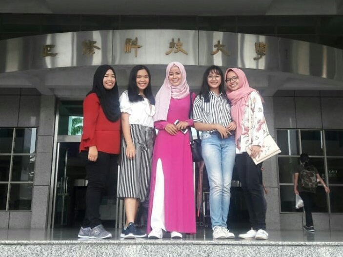 Kisah Belajar Lima Mahasiswi IIB Darmajaya di Taiwan : Bawa Abon, Garam Hingga Takjub Antri Kisah Belajar Lima Mahasiswi IIB Darmajaya di Taiwan : Bawa Abon, Garam Hingga Takjub Antri