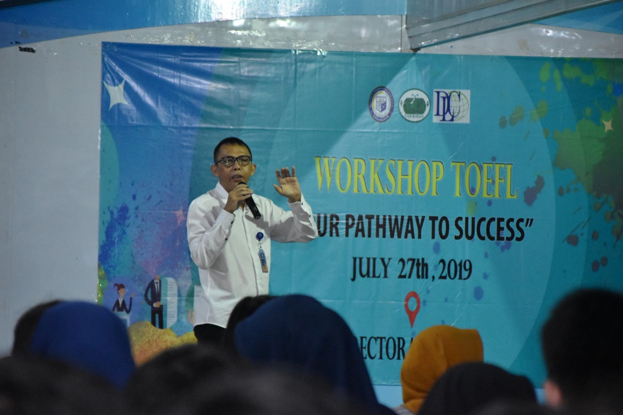 UKM Bahasa dan DLC Gelar Workshop, Ratusan Mahasiswa Darmajaya Belajar Taklukan TOEFL UKM Bahasa dan DLC Gelar Workshop, Ratusan Mahasiswa Darmajaya Belajar Taklukan TOEFL