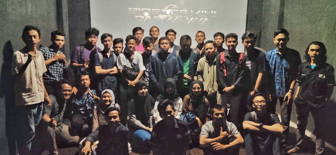 Nobar dan Sharing, UKM DCFC IIB Darmajaya Ajak Mahasiswa Baru Menyukai Film Indonesia Nobar dan Sharing, UKM DCFC IIB Darmajaya Ajak Mahasiswa Baru Menyukai Film Indonesia