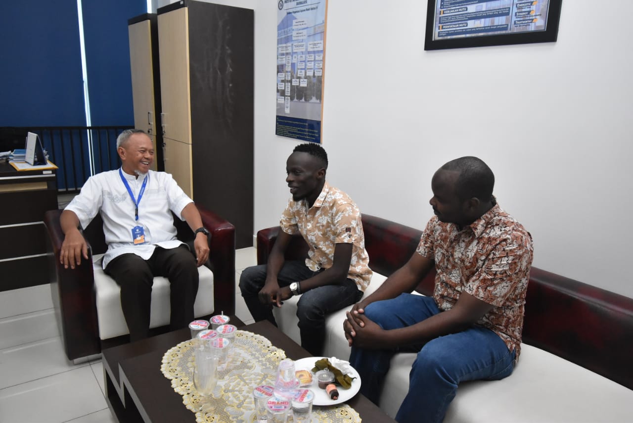 Mahasiswa Asal Uganda Tempuh S1 Manajemen di IIB Darmajaya Mahasiswa Asal Uganda Tempuh S1 Manajemen di IIB Darmajaya