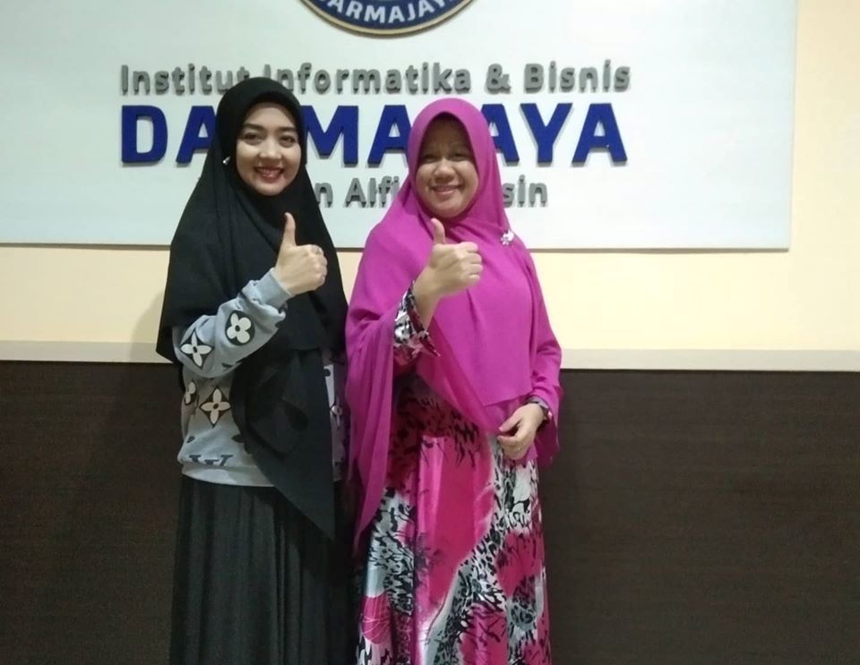 Nuri Maulida Ajak Karyawati dan Mahasiswi IIB Darmajaya Hijrah Nuri Maulida Ajak Karyawati dan Mahasiswi IIB Darmajaya Hijrah