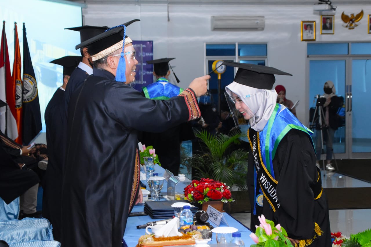 Normal Baru, Wisudawan Senang Prosesi Berjalan Lancar Normal Baru, Wisudawan Senang Prosesi Berjalan Lancar