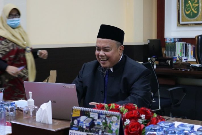 Ujian Sidang Terbuka, Rektor IIB Darmajaya Resmi Sandang Gelar Doktor Ujian Sidang Terbuka, Rektor IIB Darmajaya Resmi Sandang Gelar Doktor
