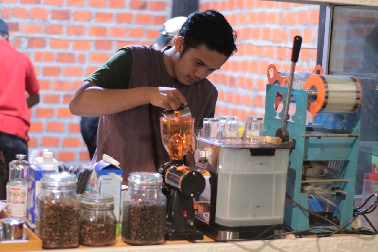 Ladang Dakwah, Mahasiswa IIB Darmajaya Buka Pojok Kopi Bayar Seikhlasnya Ladang Dakwah, Mahasiswa IIB Darmajaya Buka Pojok Kopi Bayar Seikhlasnya