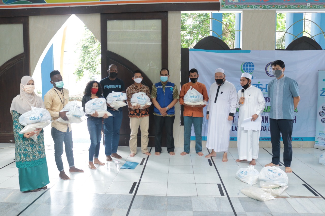 IIB Darmajaya Kembali Salurkan ZIS dalam Bentuk Paket Sembako IIB Darmajaya Kembali Salurkan ZIS dalam Bentuk Paket Sembako