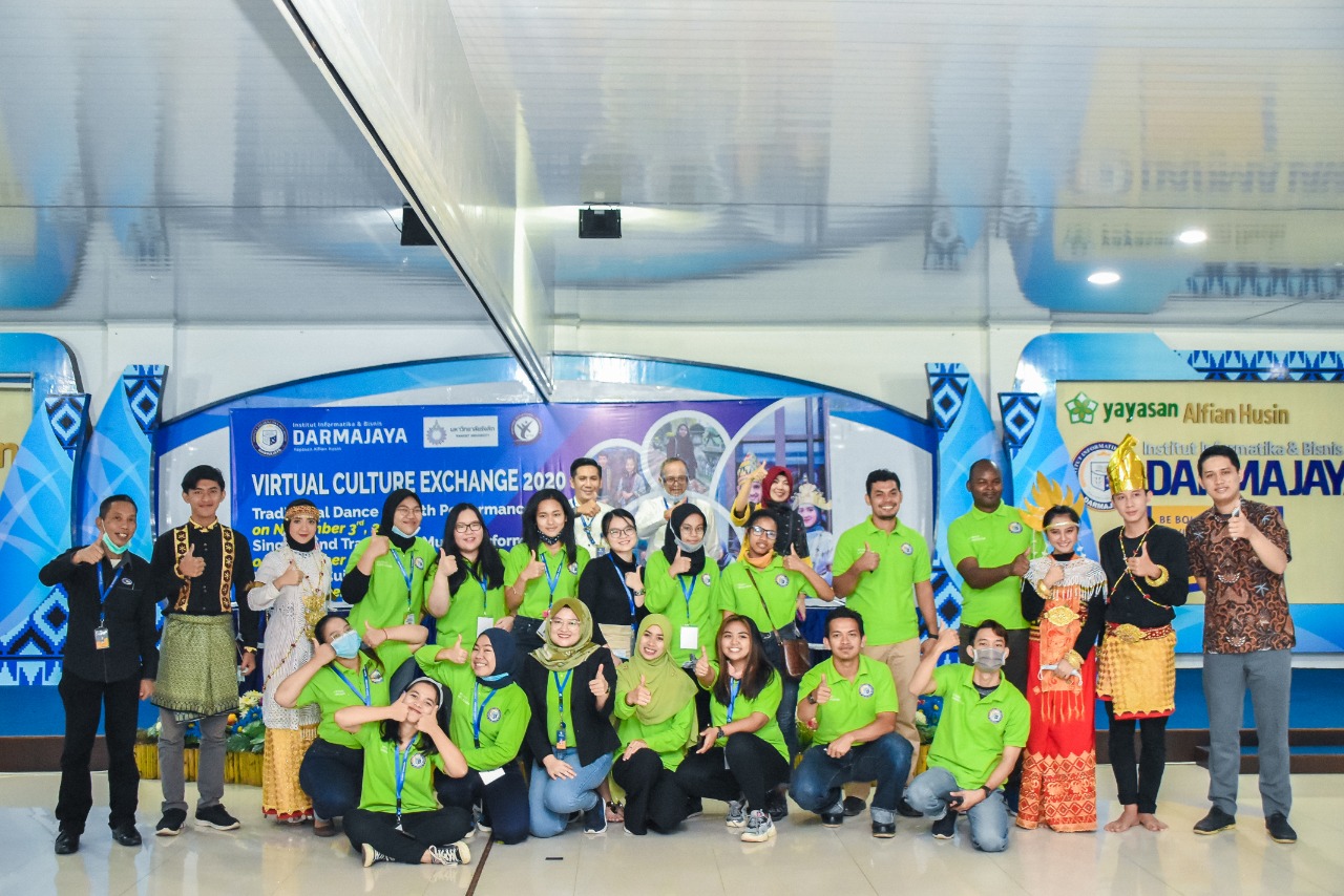 Virtual Culture Exchange 2020, IIB Darmajaya Kenalkan Tarian dan Pakaian Adat Lampung Virtual Culture Exchange 2020, IIB Darmajaya Kenalkan Tarian dan Pakaian Adat Lampung