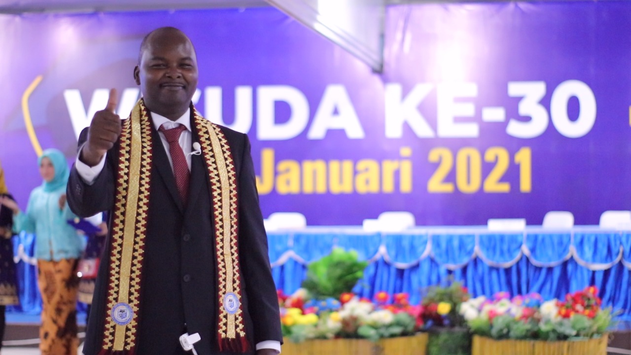 Inspiratif… Warga Negara Kenya ini Bangga Kuliah di Kampus Biru Inspiratif… Warga Negara Kenya ini Bangga Kuliah di Kampus Biru