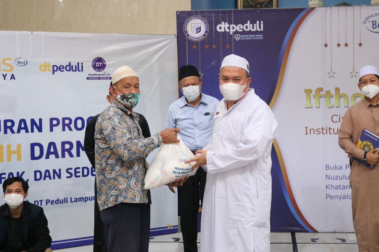 IIB Darmajaya Gelar Khatam Al-Quran, Iftar Jama’i, Penyaluran Zakat, Infak, dan Sedekah IIB Darmajaya Gelar Khatam Al-Quran, Iftar Jama’i, Penyaluran Zakat, Infak, dan Sedekah