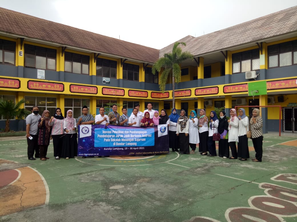 Tiga Dosen IIB Darmajaya Kenalkan LMS dalam Pengabdian di SMKN 3 Bandarlampung Tiga Dosen IIB Darmajaya Kenalkan LMS dalam Pengabdian di SMKN 3 Bandarlampung
