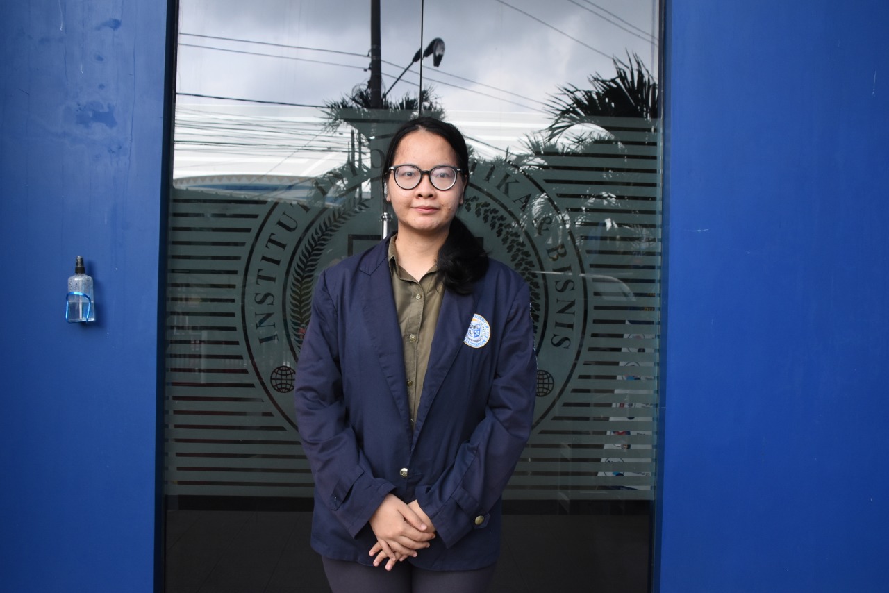 Kalahkan Perguruan Tinggi Ternama di Pulau Jawa, Mahasiswi Prodi Akuntansi ini Juara II Accounting Competition Kalahkan Perguruan Tinggi Ternama di Pulau Jawa, Mahasiswi Prodi Akuntansi ini Juara II Accounting Competition