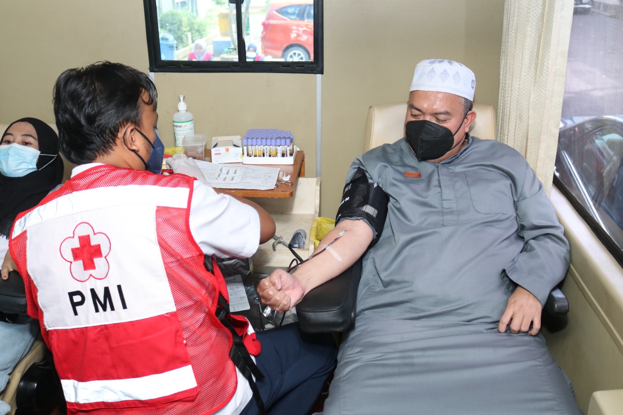 Rektor Turut Serta, UKM KSR PMI IIB Darmajaya Gelar Donor Darah Sukarela Rektor Turut Serta, UKM KSR PMI IIB Darmajaya Gelar Donor Darah Sukarela