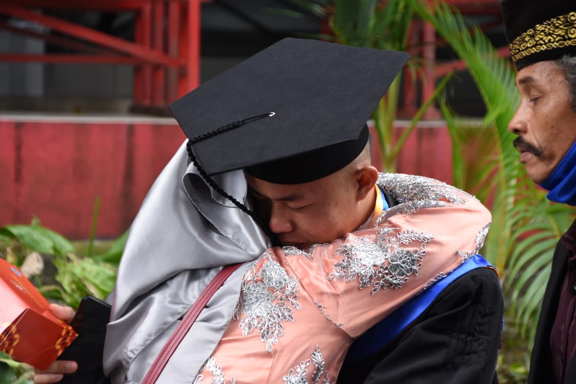 Modal Tekad, Anak Petani dan Hafiz Quran ini Menjadi Mahasiswa Berprestasi Modal Tekad, Anak Petani dan Hafiz Quran ini Menjadi Mahasiswa Berprestasi
