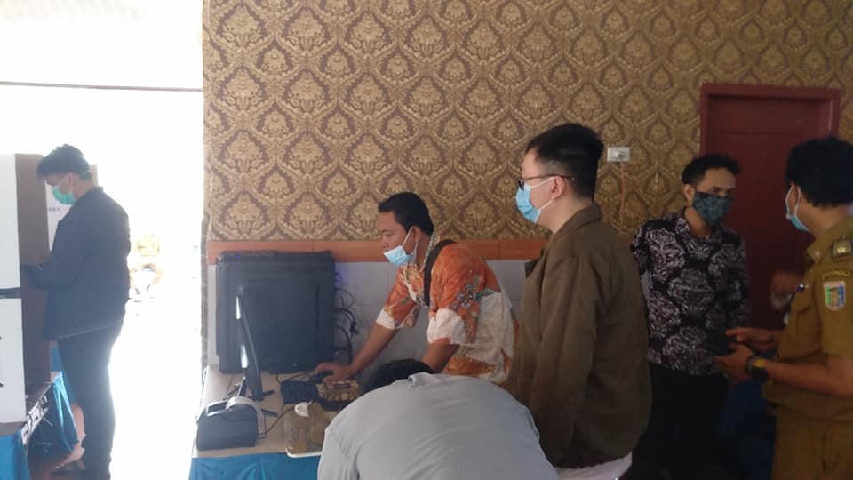Simulasi E-Voting di Desa Podomoro Hasil Karya Dosen Sistem Komputer Darmajaya Simulasi E-Voting di Desa Podomoro Hasil Karya Dosen Sistem Komputer Darmajaya