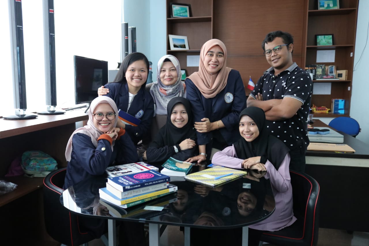 Mahasiswa Malaysia : Budaya Shalat Berjamaah di Kampus Darmajaya, Saya Suka Sangat ! Mahasiswa Malaysia : Budaya Shalat Berjamaah di Kampus Darmajaya, Saya Suka Sangat !