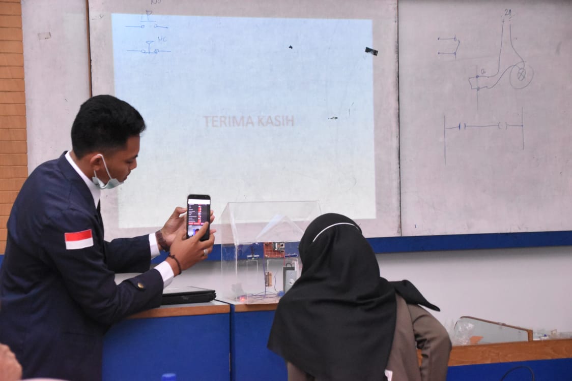 Tingkatkan Keamanan Rumah, Mahasiswa Sistem Komputer Darmajaya Ciptakan Sistem Buka Kunci Pintu dengan Menggunakan Wajah Tingkatkan Keamanan Rumah, Mahasiswa Sistem Komputer Darmajaya Ciptakan Sistem Buka Kunci Pintu dengan Menggunakan Wajah