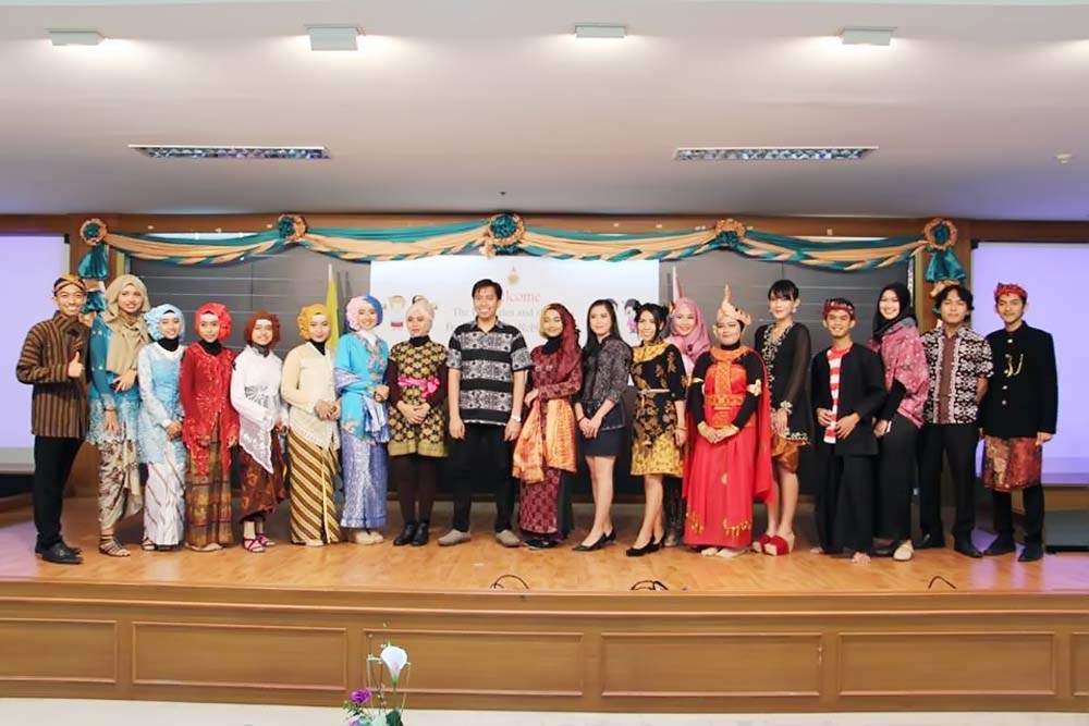 Kuliah di Thailand, 4 Mahasiswa Darmajaya Kenalkan Budaya Indonesia Kuliah di Thailand, 4 Mahasiswa Darmajaya Kenalkan Budaya Indonesia