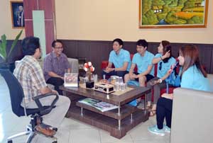REKTOR IBI DARMAJAYA SAMBUT BAIK KEDATANGAN MAHASISWA KOREA IT VOLUNTEER REKTOR IBI DARMAJAYA SAMBUT BAIK KEDATANGAN MAHASISWA KOREA IT VOLUNTEER