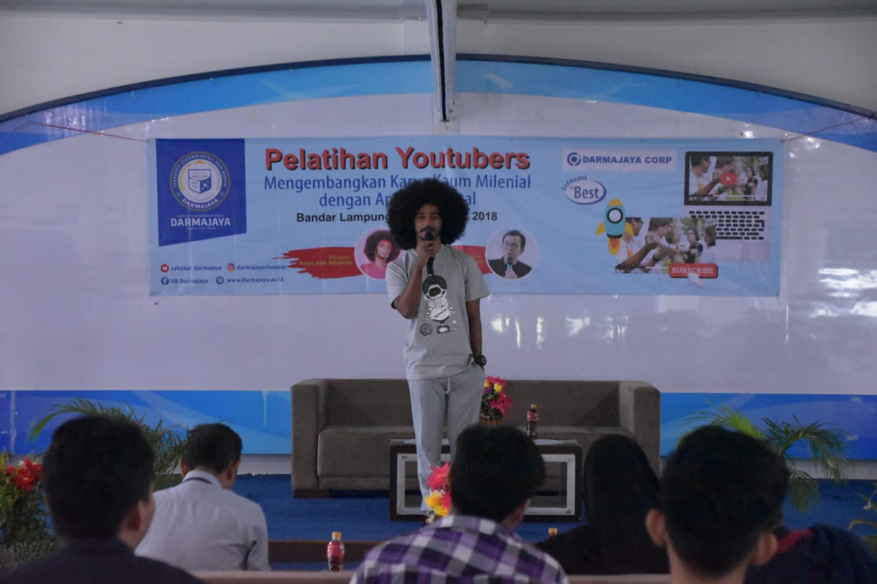 IIB Darmajaya Latih Mahasiswa Jadi Youtuber Handal IIB Darmajaya Latih Mahasiswa Jadi Youtuber Handal