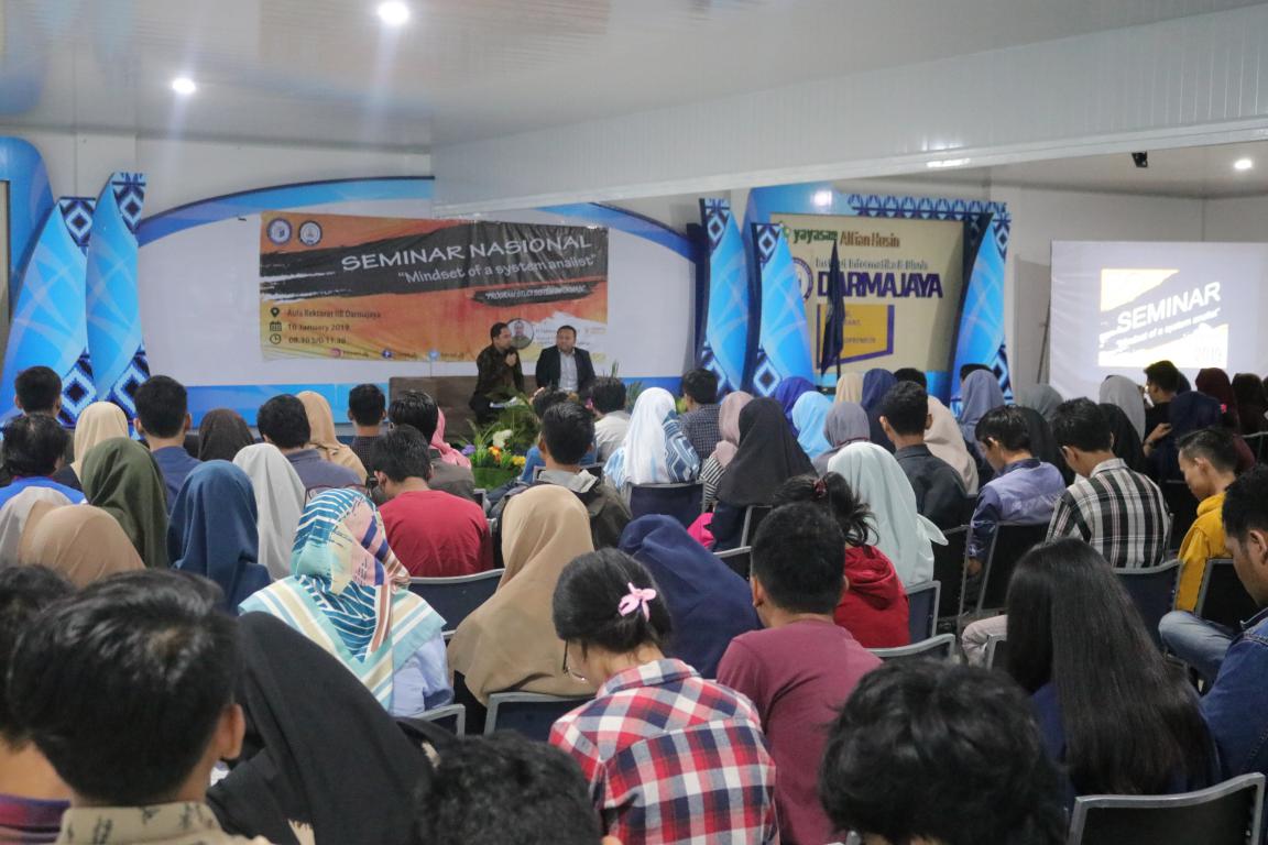 Mahasiswa Antusias Dengarkan Pembicara dari Jakarta Smart City Mahasiswa Antusias Dengarkan Pembicara dari Jakarta Smart City