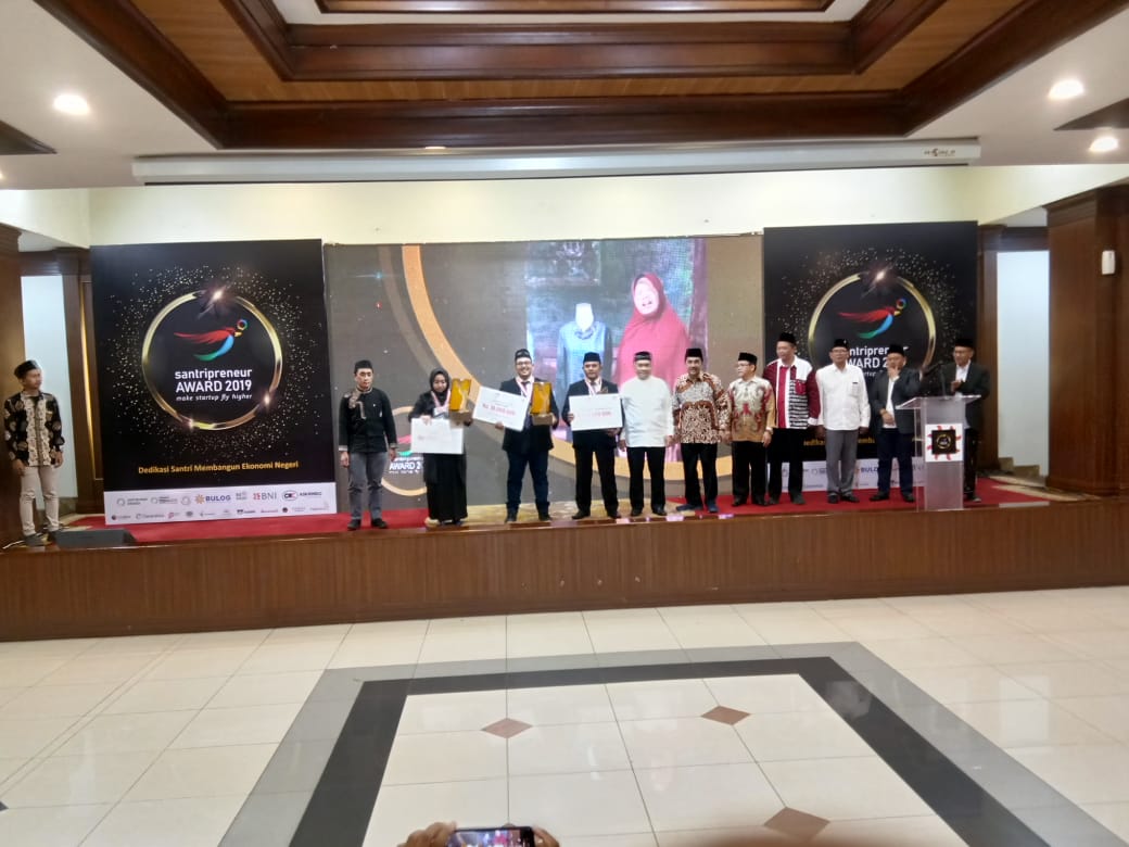 Mahasiswi IIB Darmajaya Ini Raih Santripreneur Award 2019 Kategori Industri Kreatif Mahasiswi IIB Darmajaya Ini Raih Santripreneur Award 2019 Kategori Industri Kreatif
