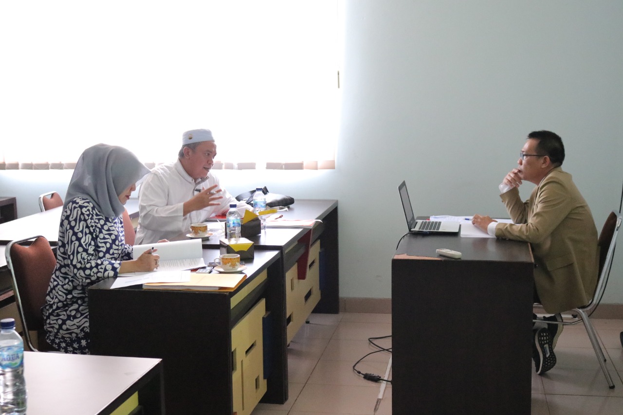 Rektor IIB Darmajaya Uji Tesis CEO Radar Lampung TV Rektor IIB Darmajaya Uji Tesis CEO Radar Lampung TV