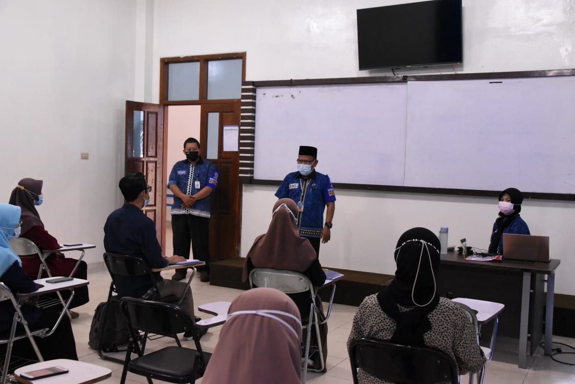 Satgas Covid-19 IIB Darmajaya Pantau Protkes Selama Hybrid Learning Satgas Covid-19 IIB Darmajaya Pantau Protkes Selama Hybrid Learning
