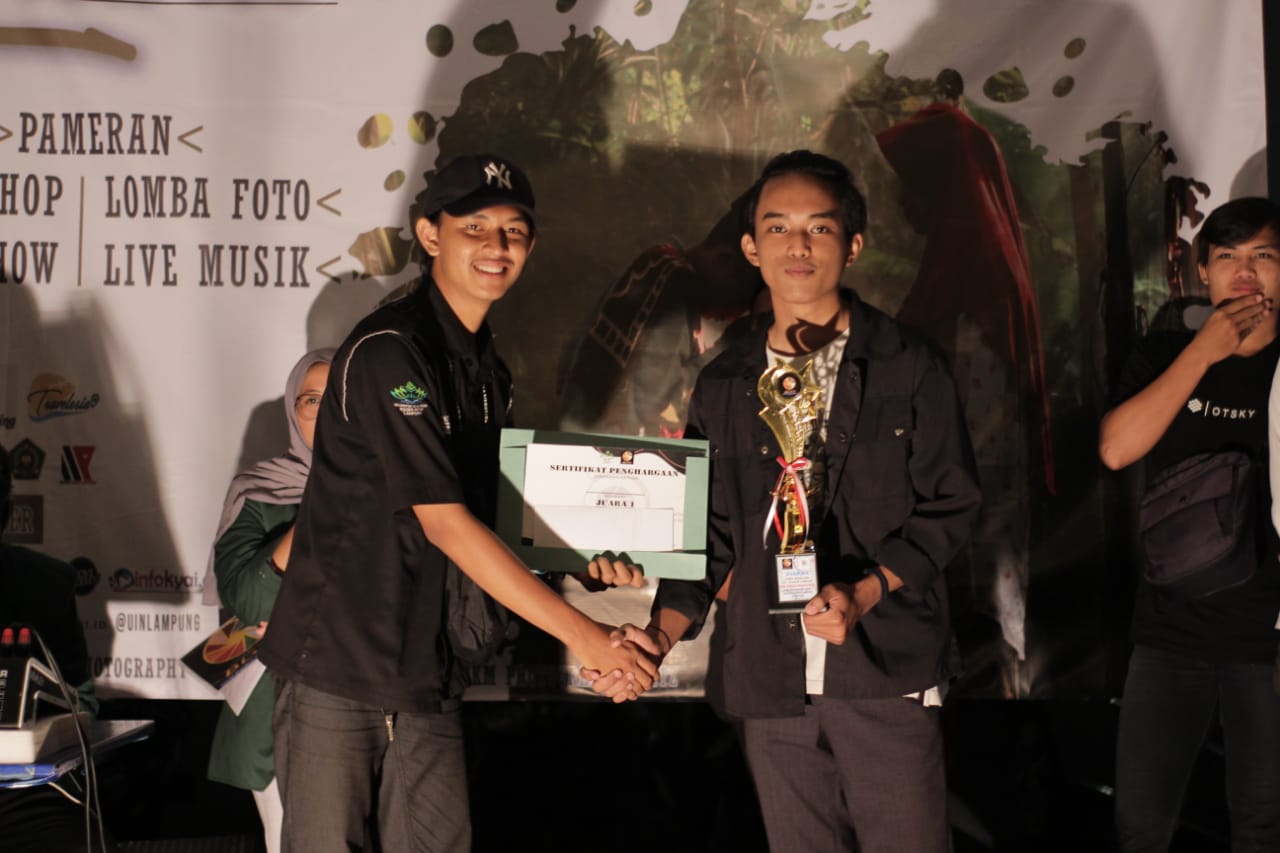 Mahasiswa IIB Darmajaya Borong Juara Lomba Fotografi se-Bandar Lampung Mahasiswa IIB Darmajaya Borong Juara Lomba Fotografi se-Bandar Lampung