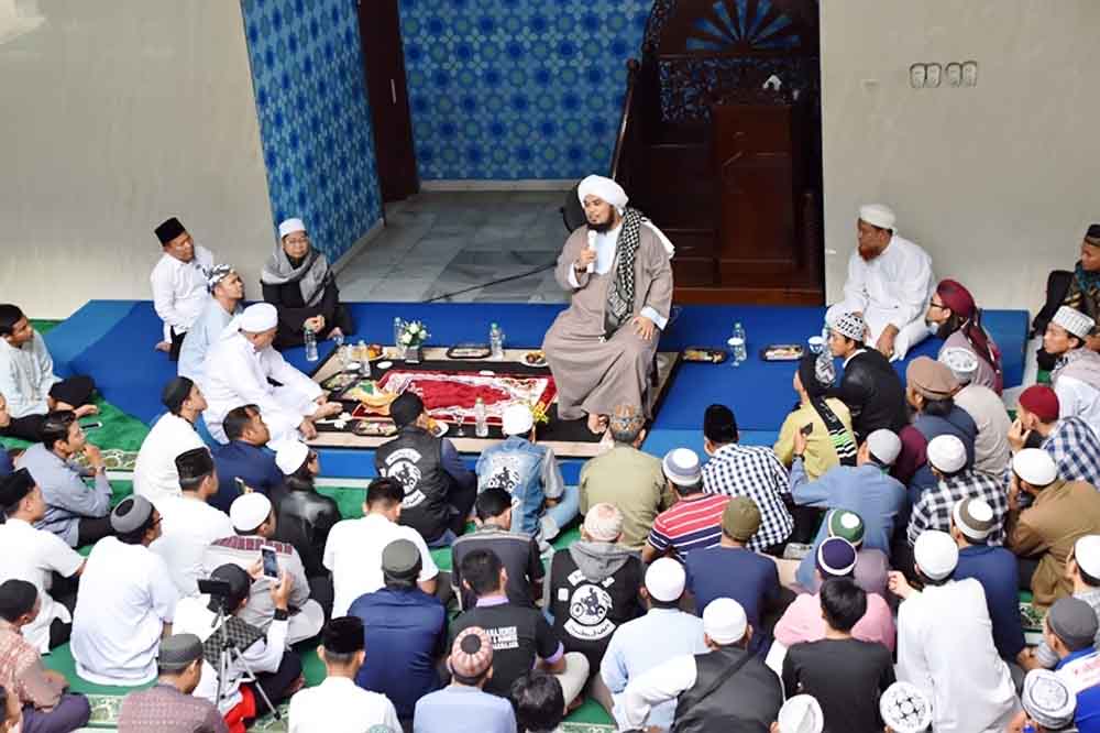 Tabligh Akbar Darmajaya, Ustad Derry Sulaiman Ajak Pemuda Hijrah Tabligh Akbar Darmajaya, Ustad Derry Sulaiman Ajak Pemuda Hijrah