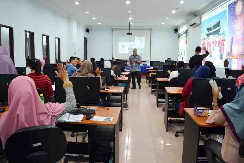 Mahasiswa Darmajaya Berlatih Jadi Investor Saham di Sekolah Pasar Modal Mahasiswa Darmajaya Berlatih Jadi Investor Saham di Sekolah Pasar Modal