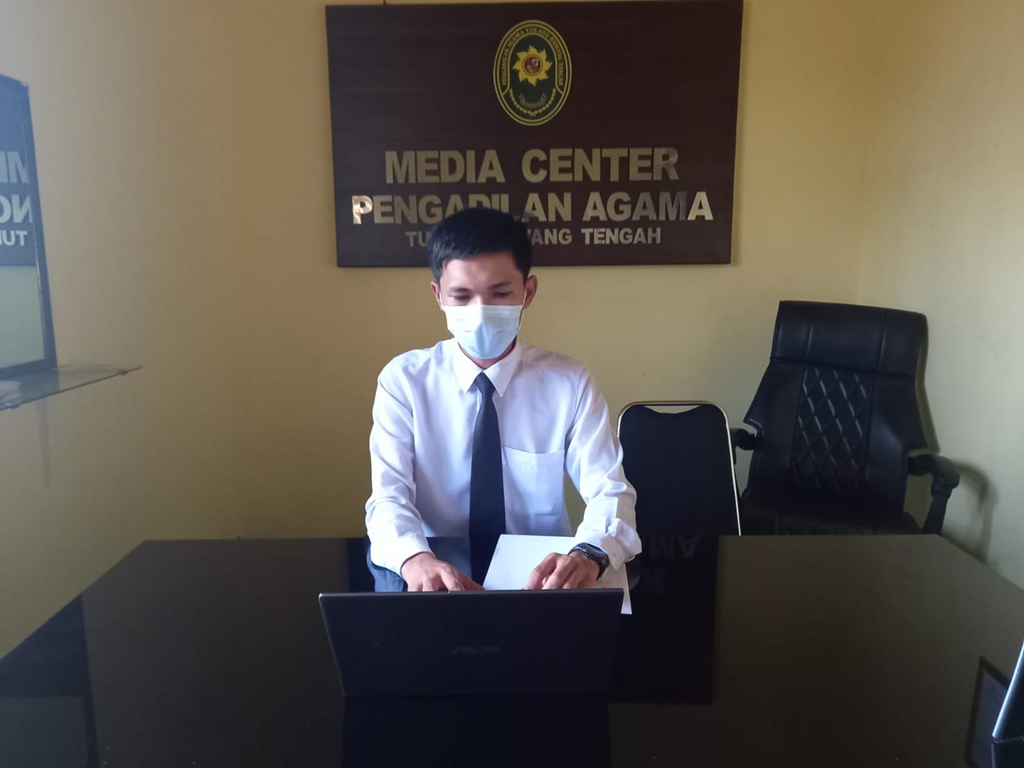 Sempat Tak Ingin Kuliah Hingga Akhirnya Banggakan Orang Tua, Tri Suratno Lulusan IIB Darmajaya Diterima Menjadi ASN di MA Sempat Tak Ingin Kuliah Hingga Akhirnya Banggakan Orang Tua, Tri Suratno Lulusan IIB Darmajaya Diterima Menjadi ASN di MA