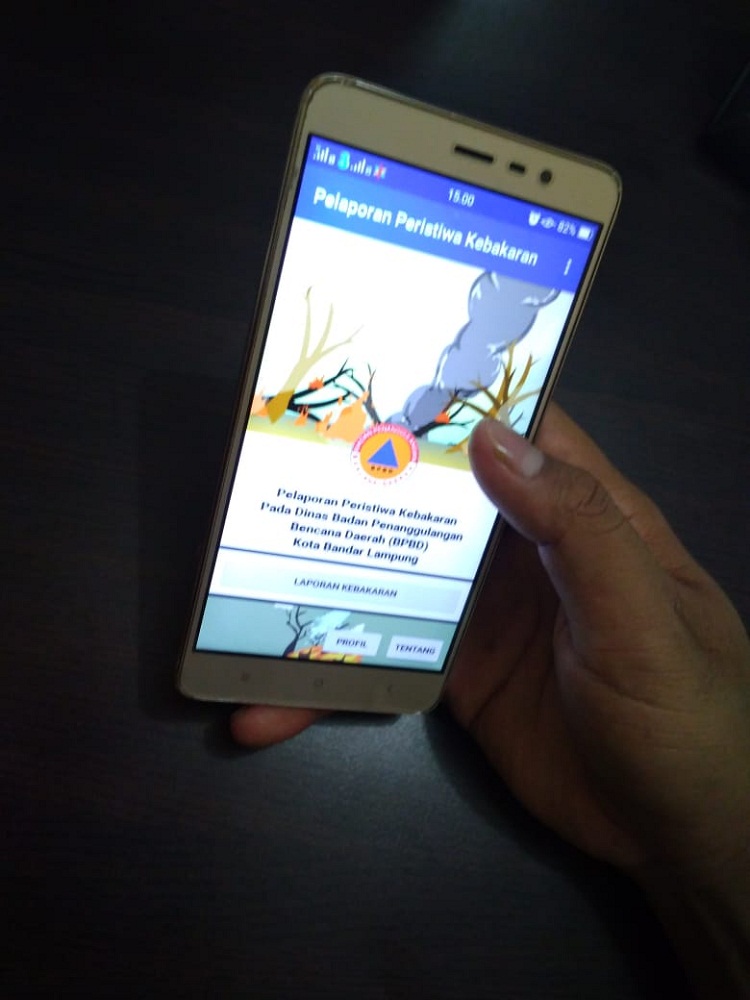 Lapor Kebakaran Via Android Ala Rancangan Mahasiswa IIB Darmajaya Lapor Kebakaran Via Android Ala Rancangan Mahasiswa IIB Darmajaya