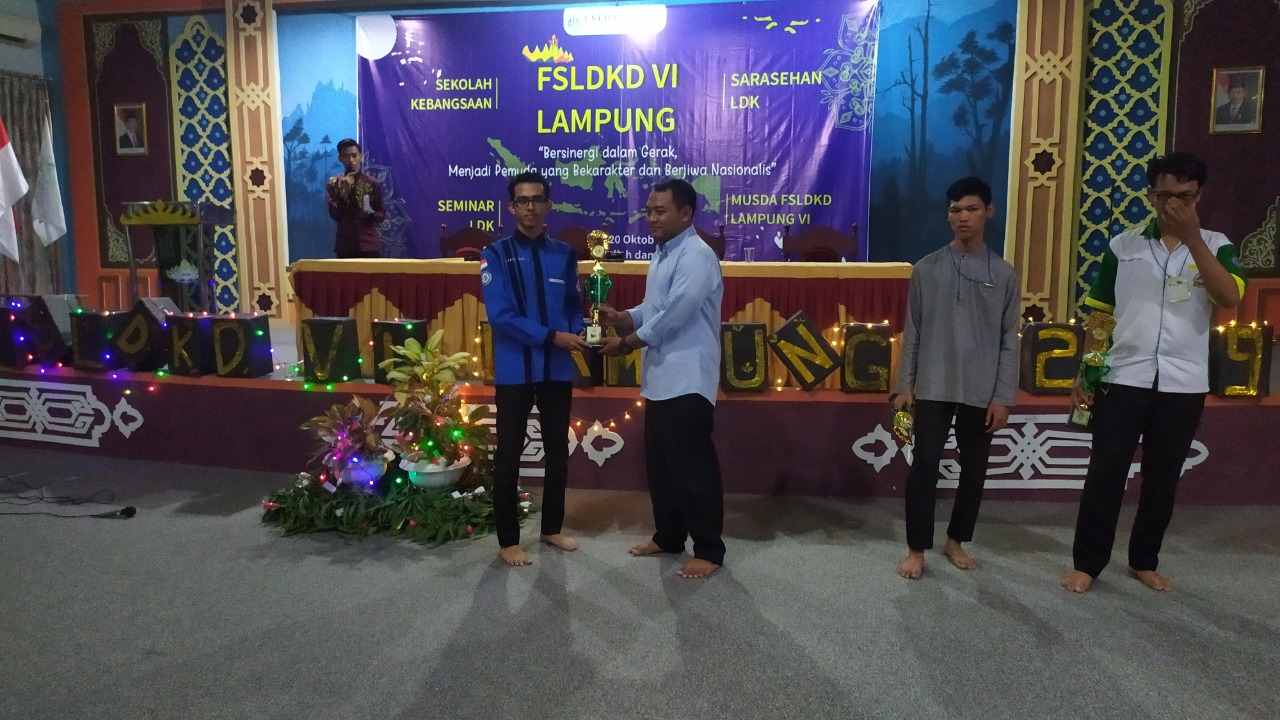 Sekum UKM As-Salam IIB Darmajaya Juara I Lomba Poster FSLDKD Lampung Sekum UKM As-Salam IIB Darmajaya Juara I Lomba Poster FSLDKD Lampung