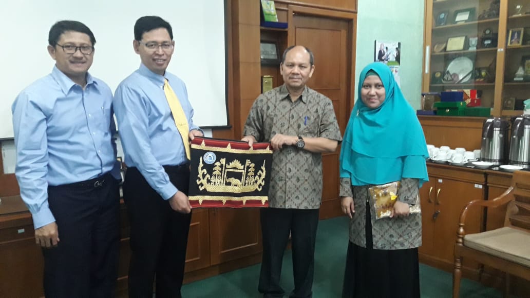 Terima Hibah DRPM Kemenristekdikti 2019, Dosen dan Mahasiswa IBI Darmajaya Kunjungi Enam PT Terima Hibah DRPM Kemenristekdikti 2019, Dosen dan Mahasiswa IBI Darmajaya Kunjungi Enam PT