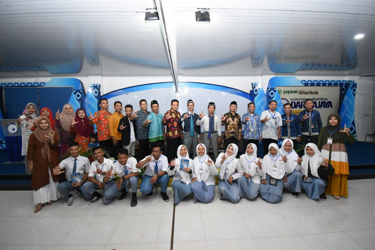 Tambah Wawasan, Pelajar SMK Pesantrean Bustanul Ulum Kunjungan Industri ke IIB Darmajaya Tambah Wawasan, Pelajar SMK Pesantrean Bustanul Ulum Kunjungan Industri ke IIB Darmajaya