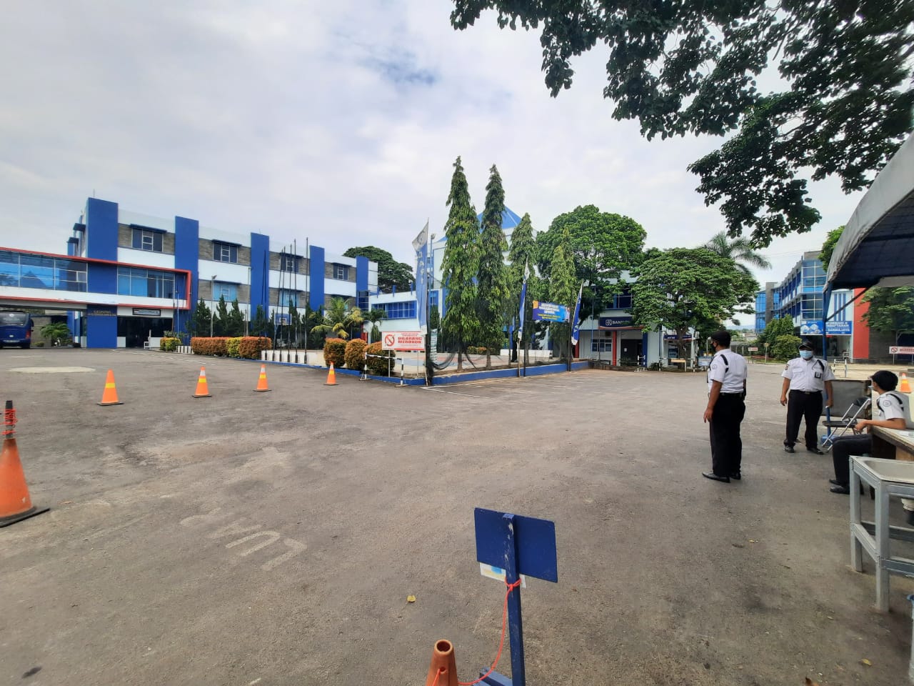 Selama PPKM Darurat, Dosen dan Karyawan IIB Darmajaya Bekerja dari Rumah dan Tetap Layani Pendaftaran Mahasiswa Secara Online Selama PPKM Darurat, Dosen dan Karyawan IIB Darmajaya Bekerja dari Rumah dan Tetap Layani Pendaftaran Mahasiswa Secara Online