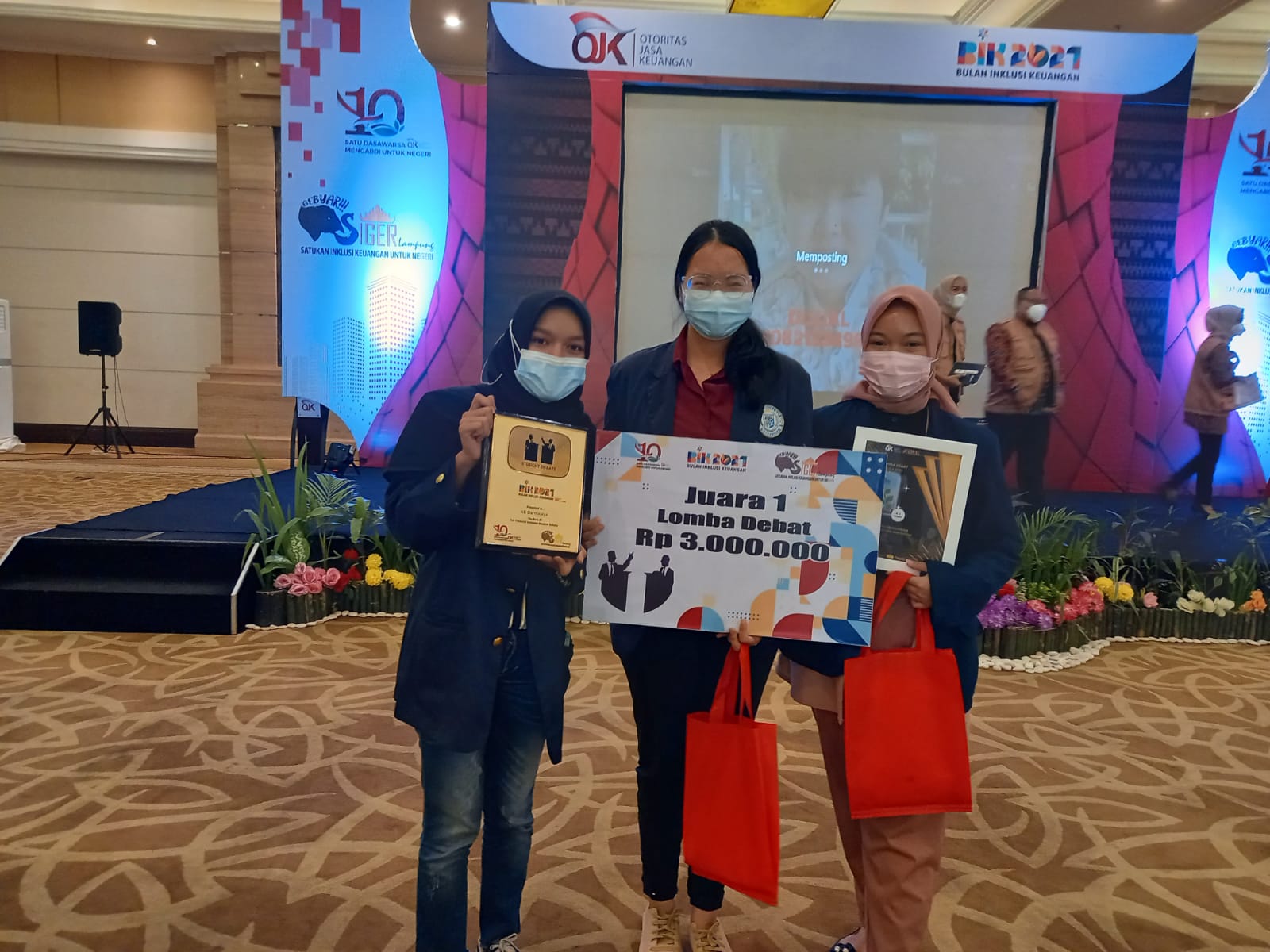 Kalahkan Unila, IIB Darmajaya Juara 1 Lomba Debat Bulan Inklusi Keuangan OJK Provinsi Lampung 2021 Kalahkan Unila, IIB Darmajaya Juara 1 Lomba Debat Bulan Inklusi Keuangan OJK Provinsi Lampung 2021