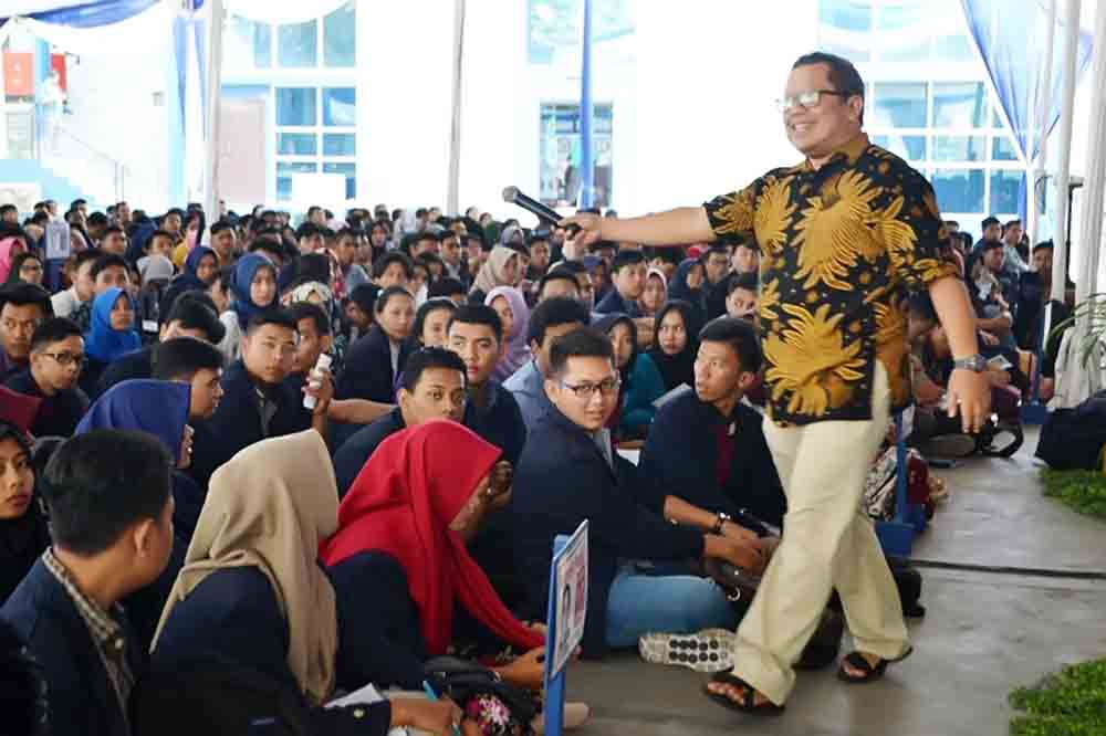Pakar IT, Onno W. Purbo Kenalkan Bitcoin Kepada Mahasiswa Darmajaya Pakar IT, Onno W. Purbo Kenalkan Bitcoin Kepada Mahasiswa Darmajaya