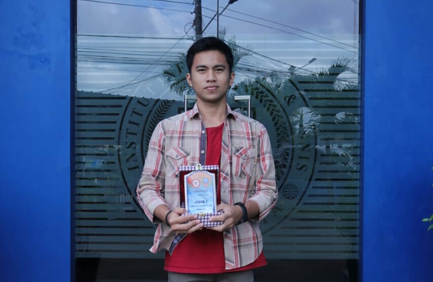 Luar Biasa… Mahasiswa Darmajaya Juara Lomba Esai FORKOMSI FEB UGM Luar Biasa… Mahasiswa Darmajaya Juara Lomba Esai FORKOMSI FEB UGM
