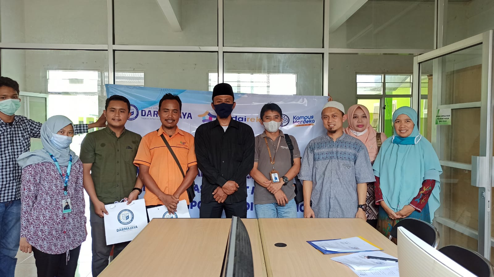 Kunjungan ke Desa Cintamulya, Dosen IIB Darmajaya MoU Implementasi IoT dengan Kelompok Tani Kunjungan ke Desa Cintamulya, Dosen IIB Darmajaya MoU Implementasi IoT dengan Kelompok Tani