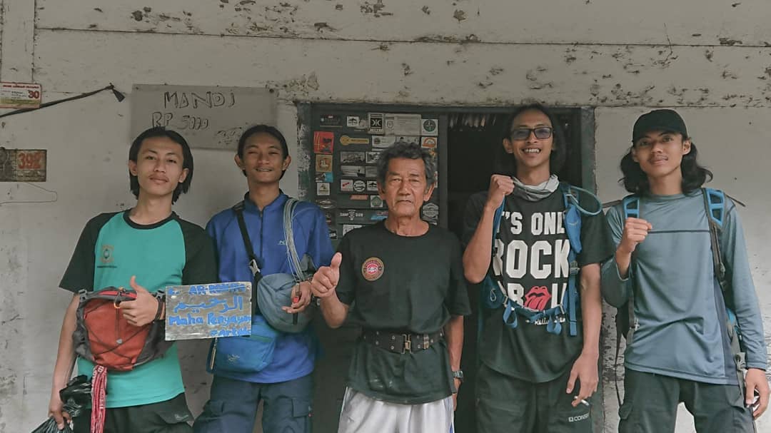 Peduli lingkungan , Empat mahasiswa Kampus Terbaik Darmajaya Gelar Aksi Bersih di Gunung Ratai, Pesawaran Peduli lingkungan , Empat mahasiswa Kampus Terbaik Darmajaya Gelar Aksi Bersih di Gunung Ratai, Pesawaran