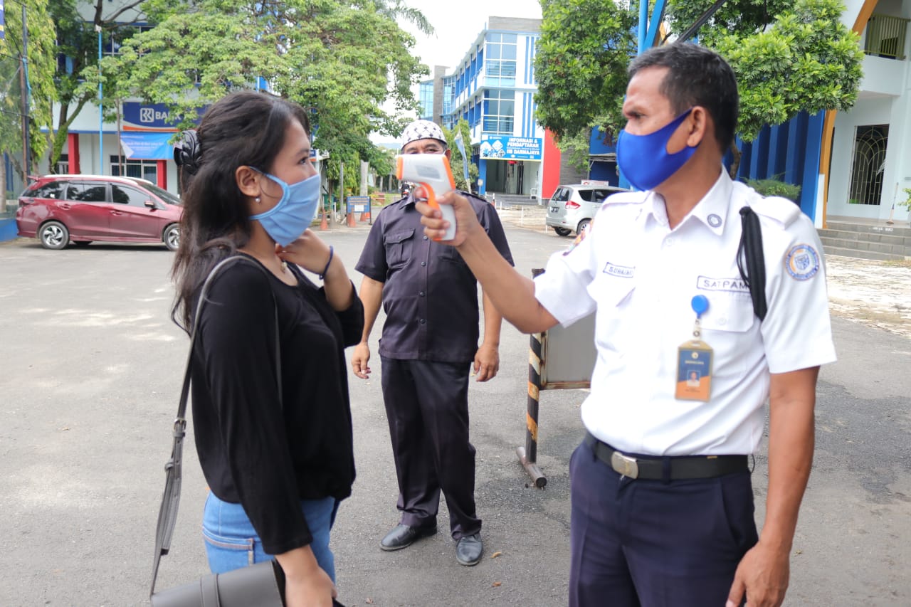 IIB Darmajaya Terapkan “New Normal” kepada Karyawan IIB Darmajaya Terapkan “New Normal” kepada Karyawan