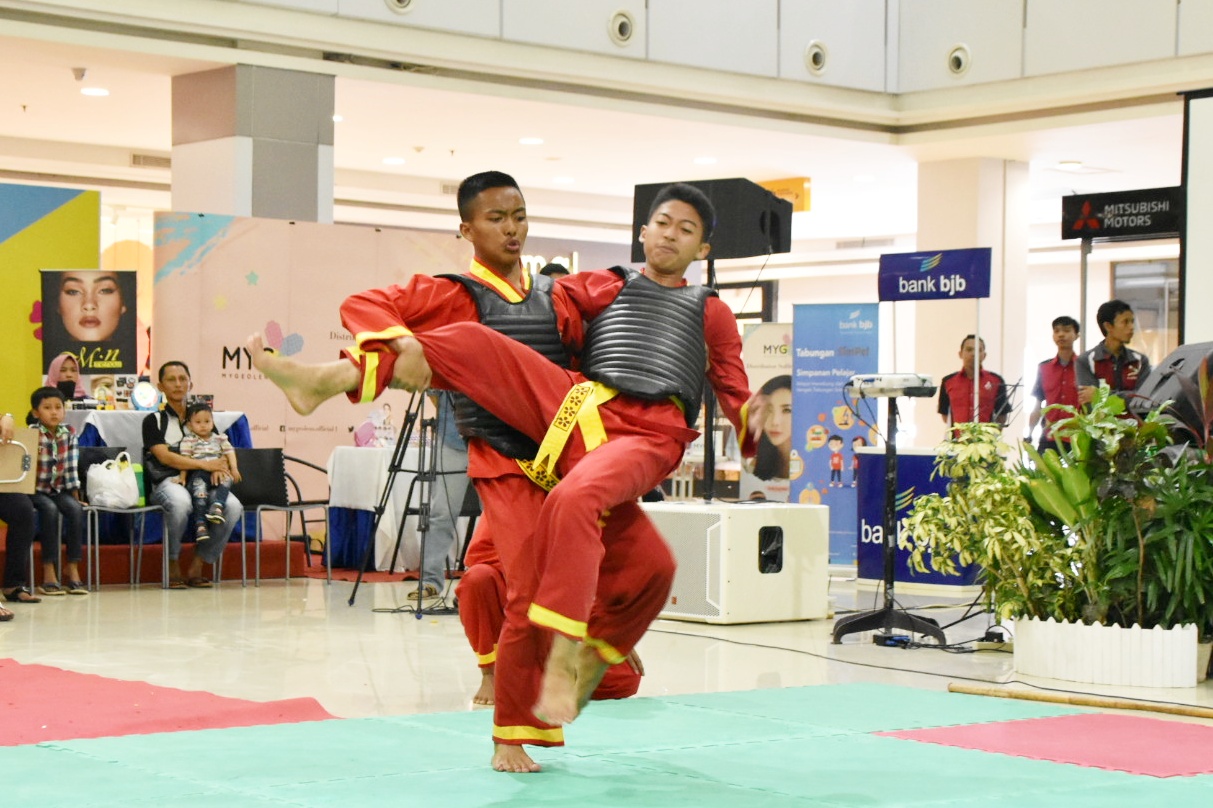Milad ke 24 Yayasan Alfian Husin, Tapak Suci Ponpes Annida Pukau Pengunjung Mall Milad ke 24 Yayasan Alfian Husin, Tapak Suci Ponpes Annida Pukau Pengunjung Mall