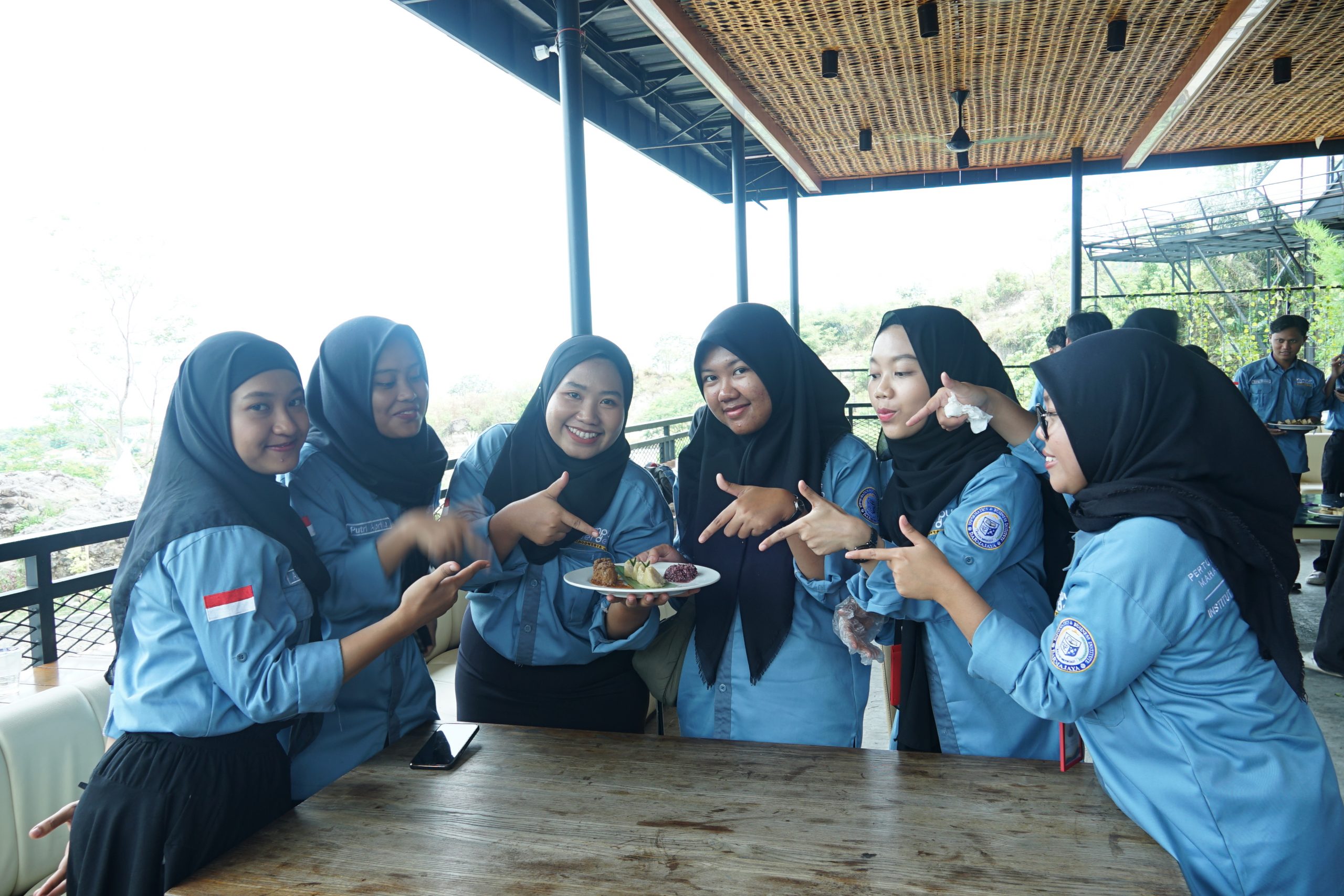 Serunya Mahasiswa dari Nusantara Buat Sekubal di Teluk Backyard Lampung Serunya Mahasiswa dari Nusantara Buat Sekubal di Teluk Backyard Lampung