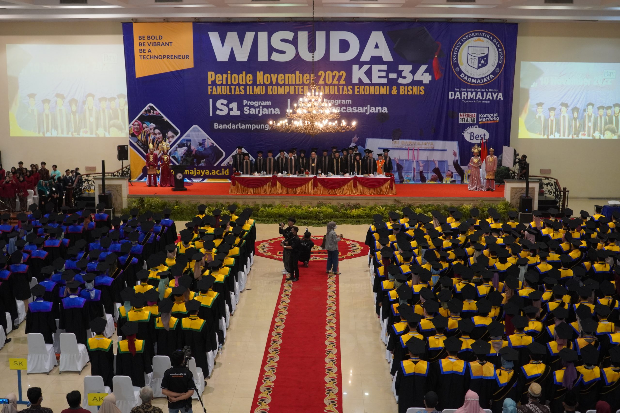 Tepat Hari Pahlawan, Kampus The Best IIB Darmajaya Mewisuda 490 Lulusan Tepat Hari Pahlawan, Kampus The Best IIB Darmajaya Mewisuda 490 Lulusan