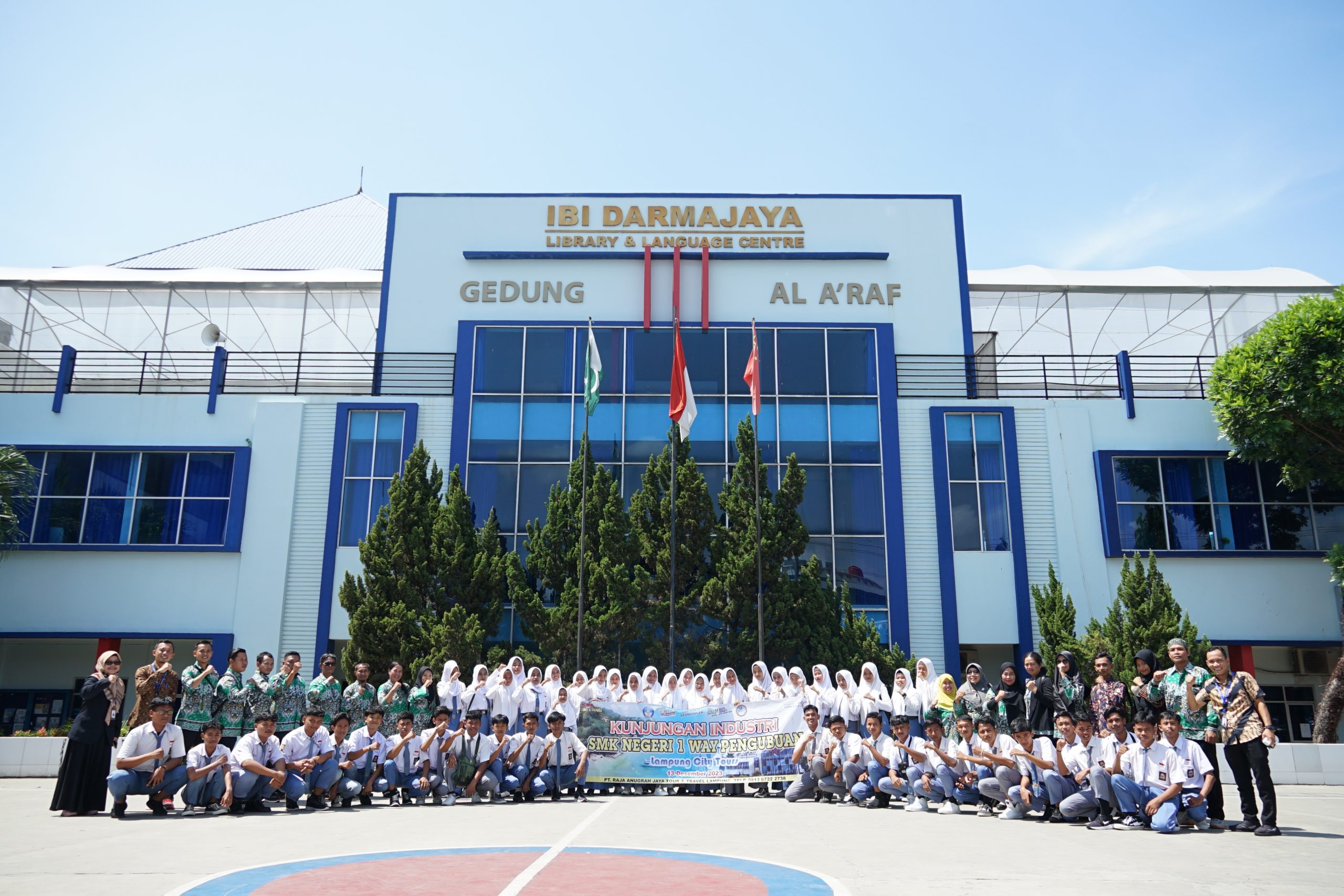Puluhan Pelajar SMKN 1 Way Pengubuan Asyik Game Challenge dan VR di Darmajaya Puluhan Pelajar SMKN 1 Way Pengubuan Asyik Game Challenge dan VR di Darmajaya