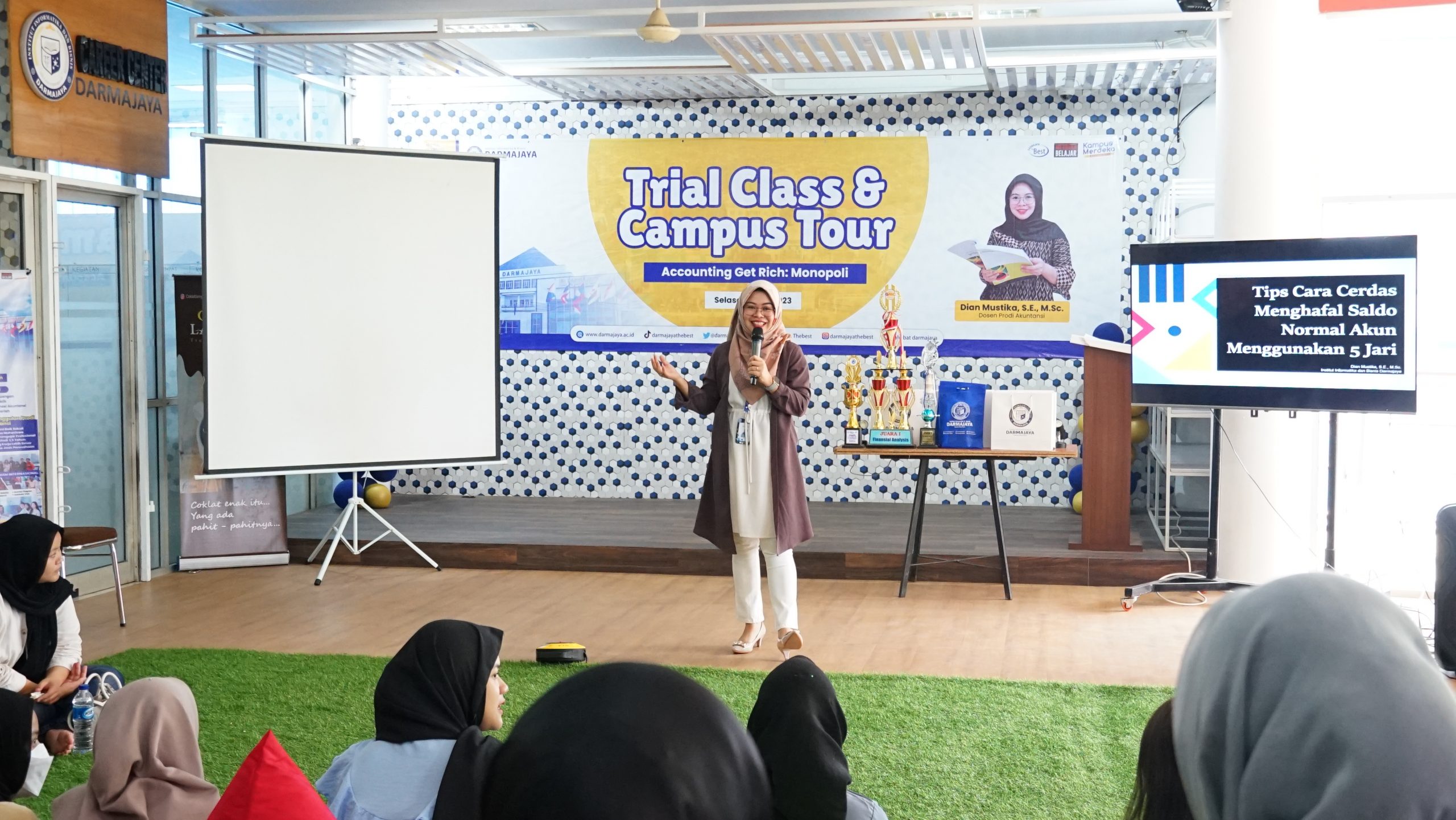 Trial Class Prodi Akuntansi IIB Darmajaya, Mulai dari Menghitung Hingga Games Asyik dan Seru Trial Class Prodi Akuntansi IIB Darmajaya, Mulai dari Menghitung Hingga Games Asyik dan Seru
