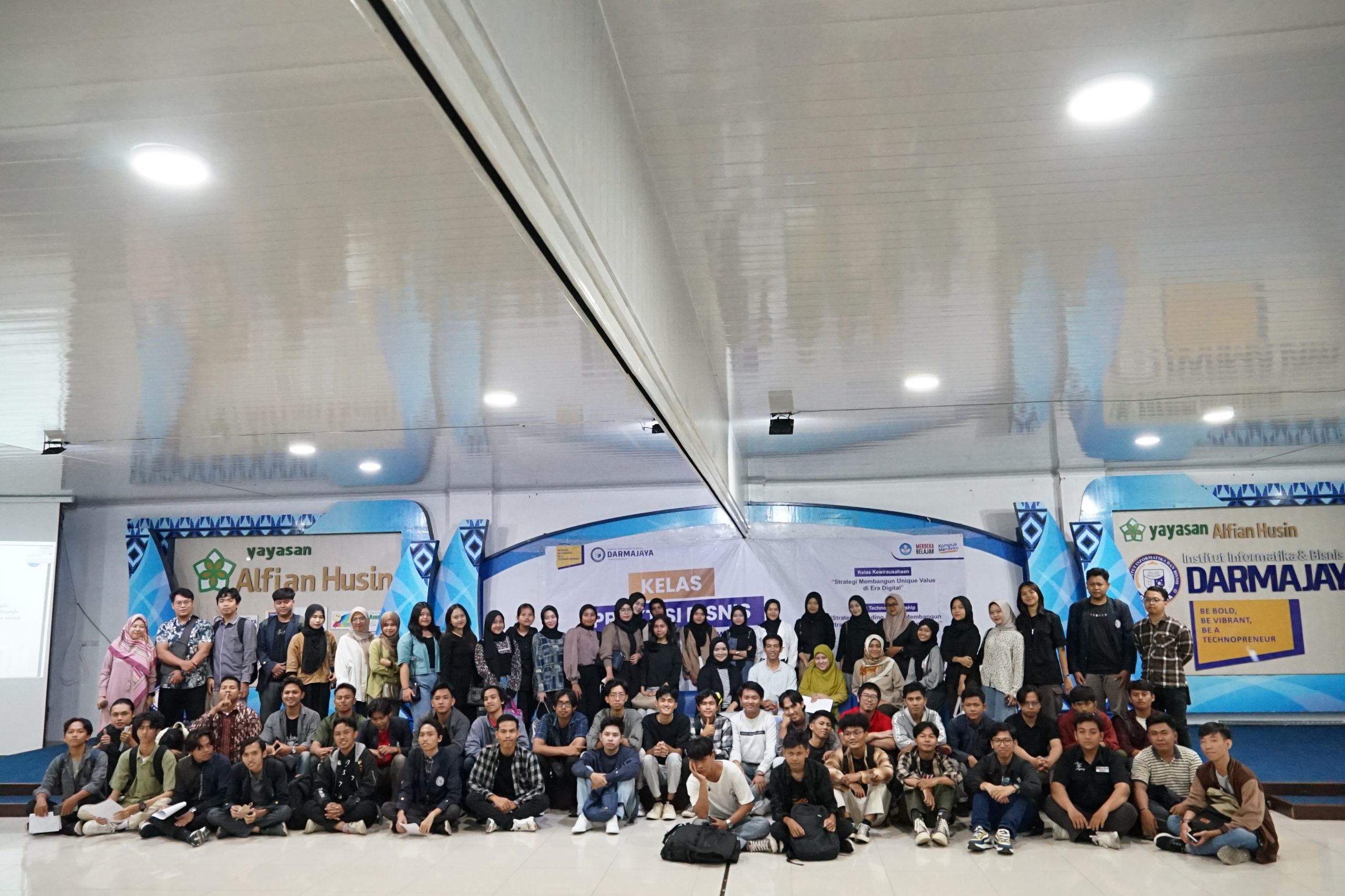 Program Unggulan Darmajaya, Mahasiswa Belajar “Technopreneurship” Langsung dari Dua CEO Ini Program Unggulan Darmajaya, Mahasiswa Belajar “Technopreneurship” Langsung dari Dua CEO Ini