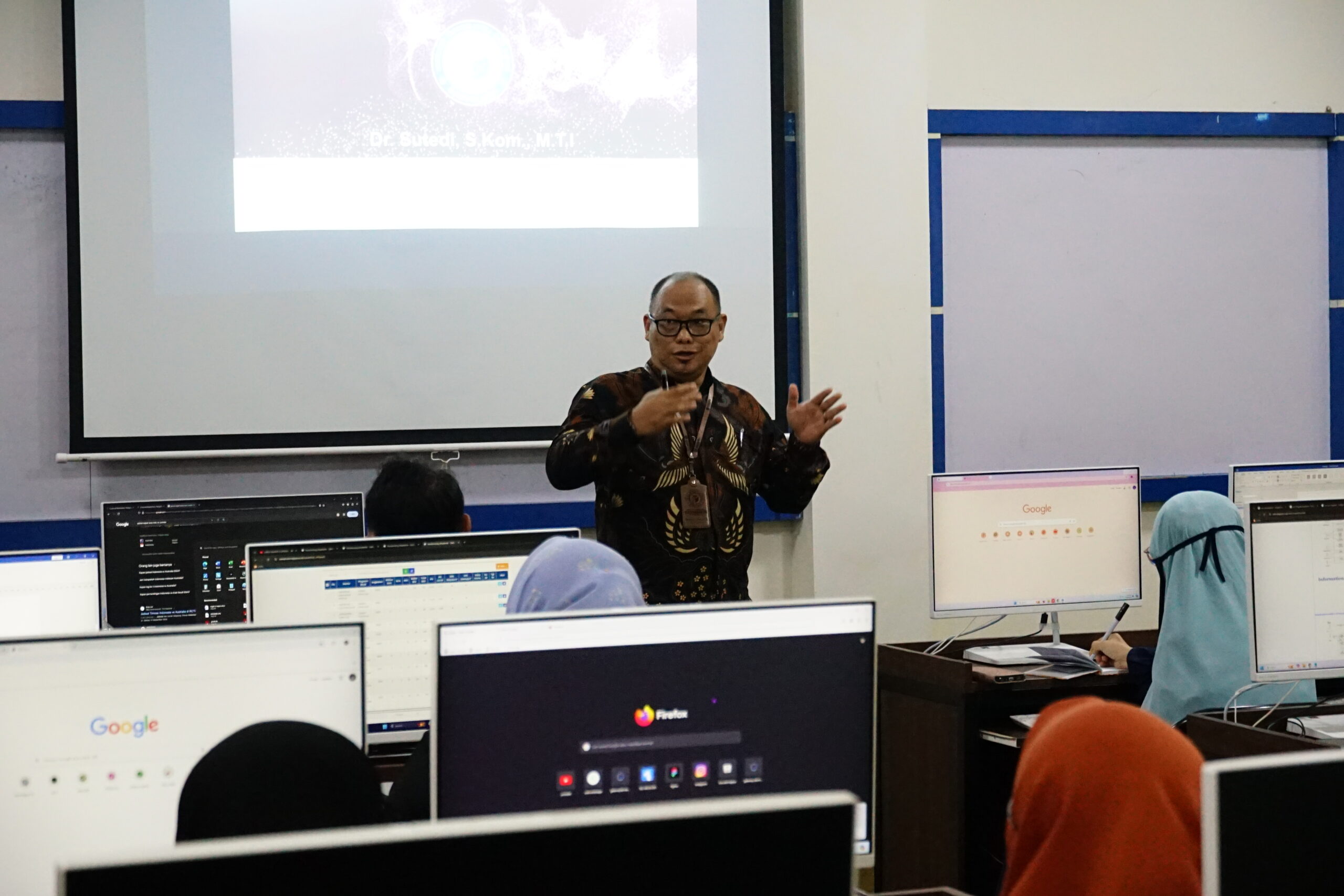 Upgrade Kemampuan Dosen: Prodi Sistem Informasi IIB Darmajaya Gelar Pelatihan Analisis dan Desain Berorientasi objek menggunakan UML Upgrade Kemampuan Dosen: Prodi Sistem Informasi IIB Darmajaya Gelar Pelatihan Analisis dan Desain Berorientasi objek menggunakan UML