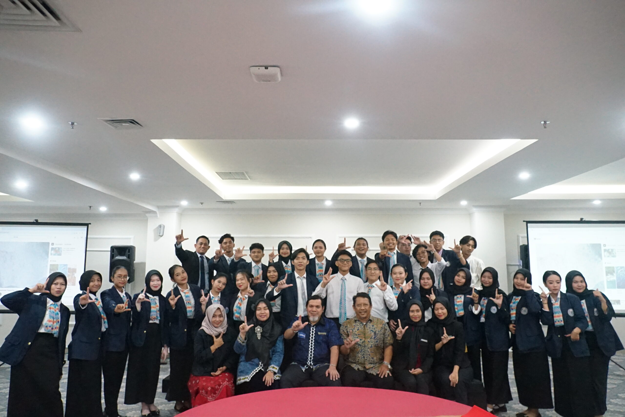 Perkuat Skill Perhotelan, Mahasiswa IIB Darmajaya Praktik Langsung Table Manner di Hotel Bintang Empat Perkuat Skill Perhotelan, Mahasiswa IIB Darmajaya Praktik Langsung Table Manner di Hotel Bintang Empat